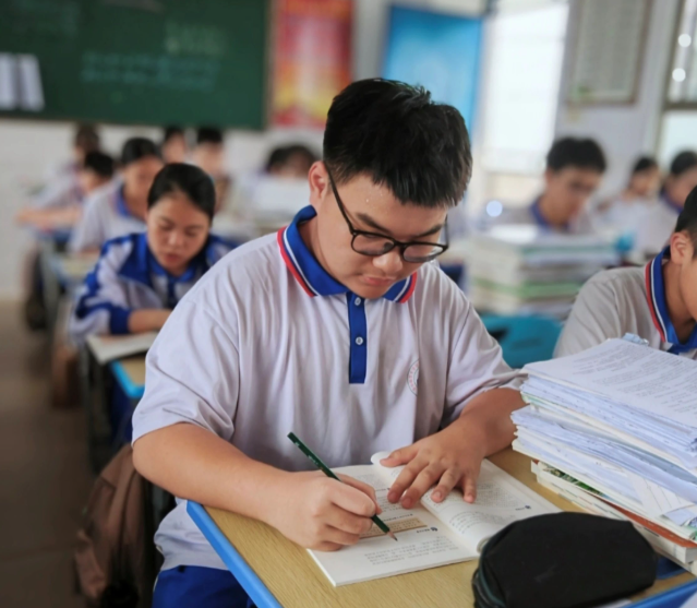 讲堂笔记错题整理情况做好进程记载催促学生及时查漏补缺